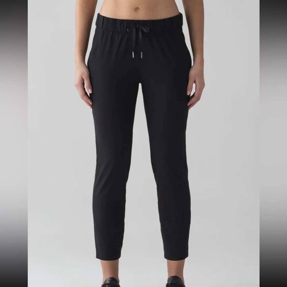 Lululemon “on the fly” pants size 4